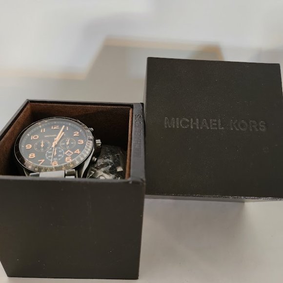 Michael Kors Chronograph Men's Watch - Picture 4 of 10